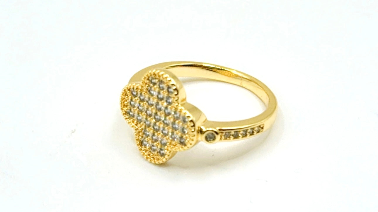 Elegant Clover Ring